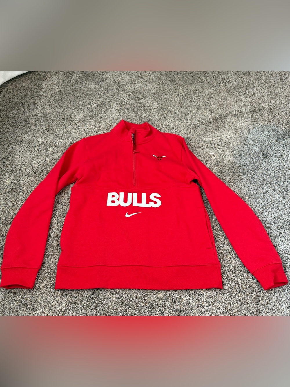 NWT NBA Chicago Bulls Nike Men’s Club Courtside Half Zip Sweatshirt - Size Med